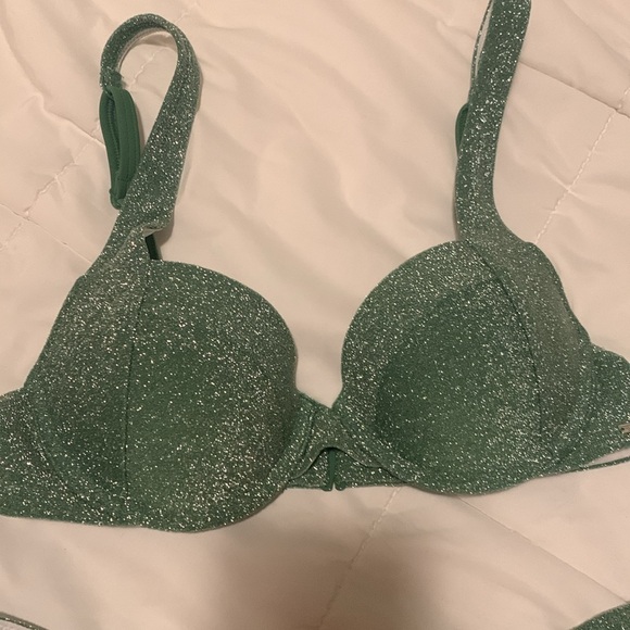 • VS Swimsuit • - Picture 2 of 5